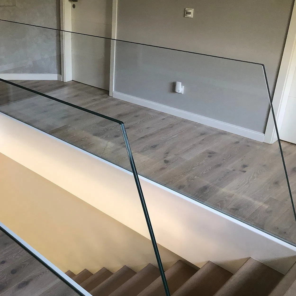 High-Quality Floating Staircase Glass Balustrade Perfect for Residential and Commercial Projects