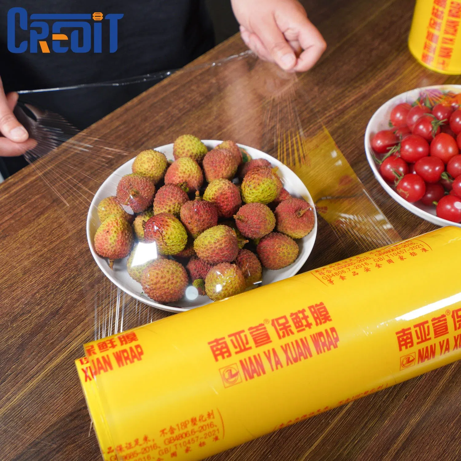 Eco-Friendly Food Grade 11mic PVC Cling Film Jumbo Roll