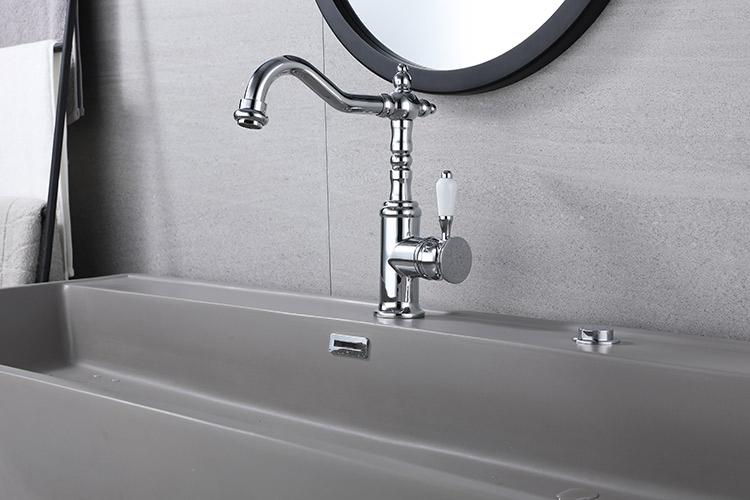 UK, Europe, Australia Classical Chromed Finish Single Lever Handle Brass Kitchen Faucet Mixer