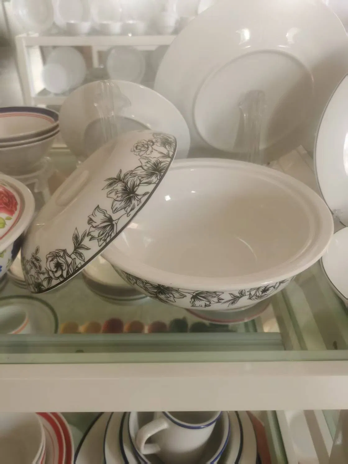 Elegant 9.5 Inch Bowl with Lid for Kitchen Organization Cover Porcelainware Ceramic Kitchenware Tableware