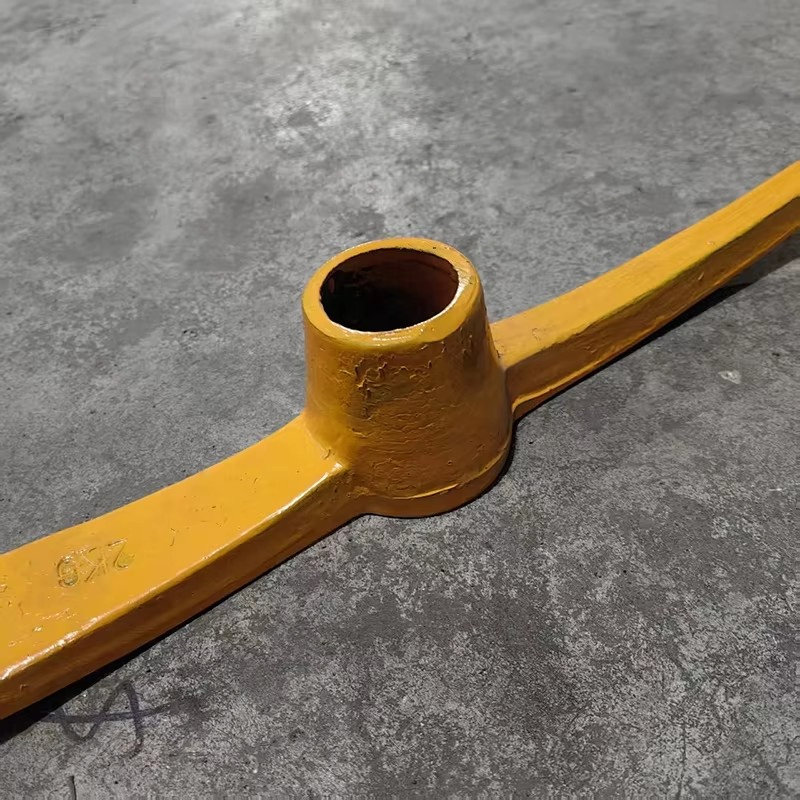 Wholesale P402 Industrial Grade Rail Steel Pickaxe Mattock