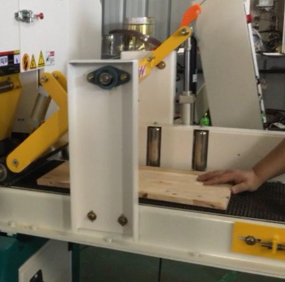 Ленточнопильный станок по дереву MJ-3971A x300