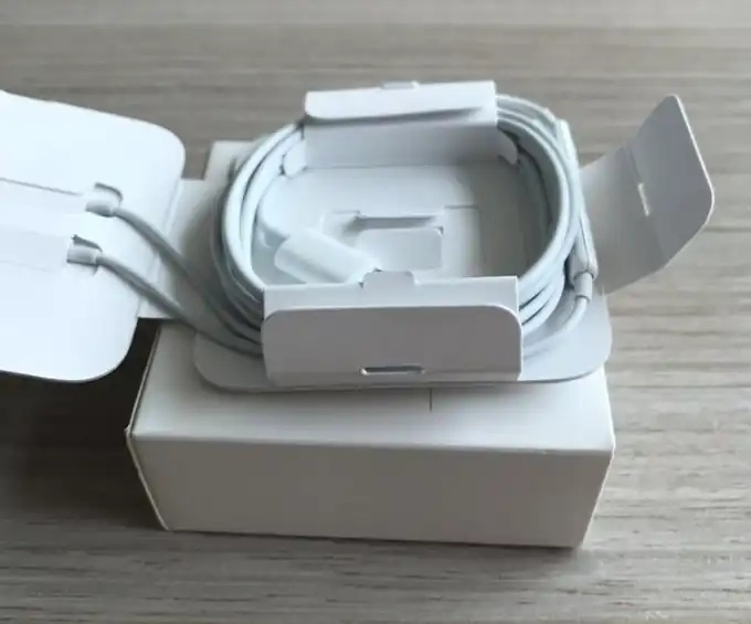 Light Wired Earphones Headphone HiFi Stereo with Mic Headset