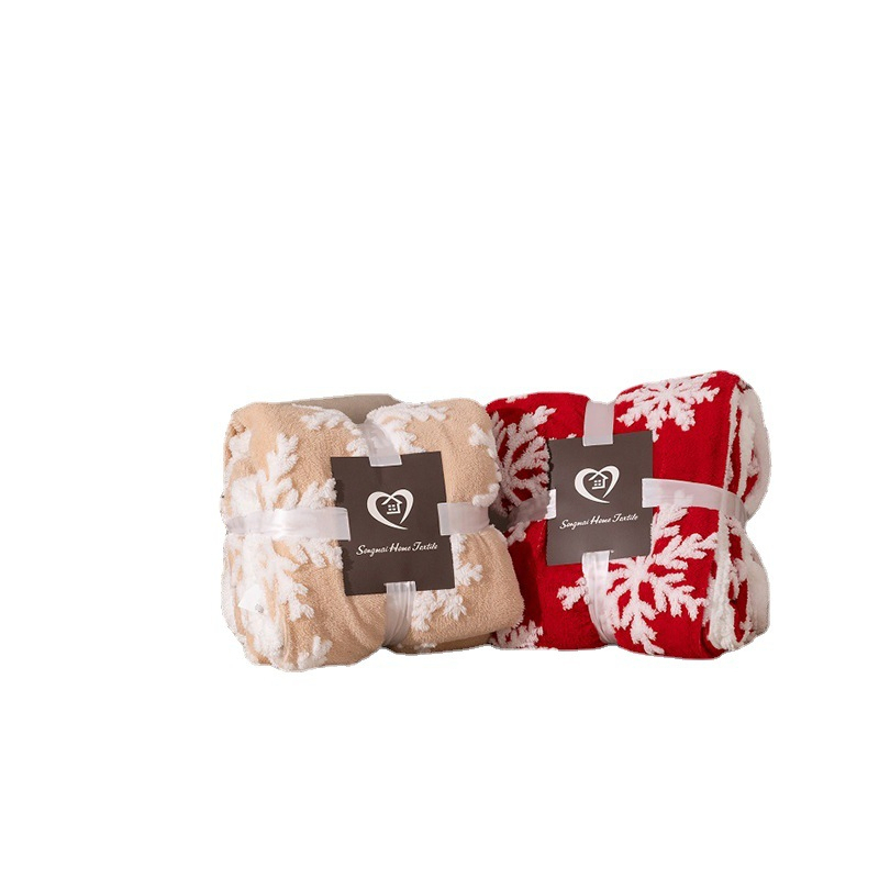 Зимнее двустороннее одеяло из велюра с вышивкой снежинок