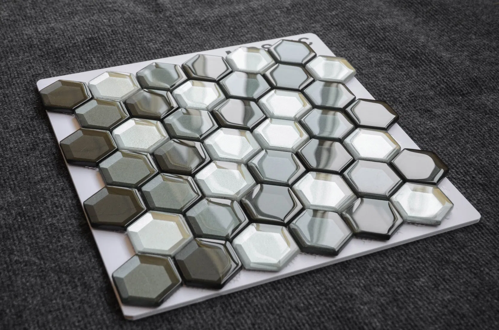 Мозаичная плитка шестигранная, стеклянная, смешанных цветов