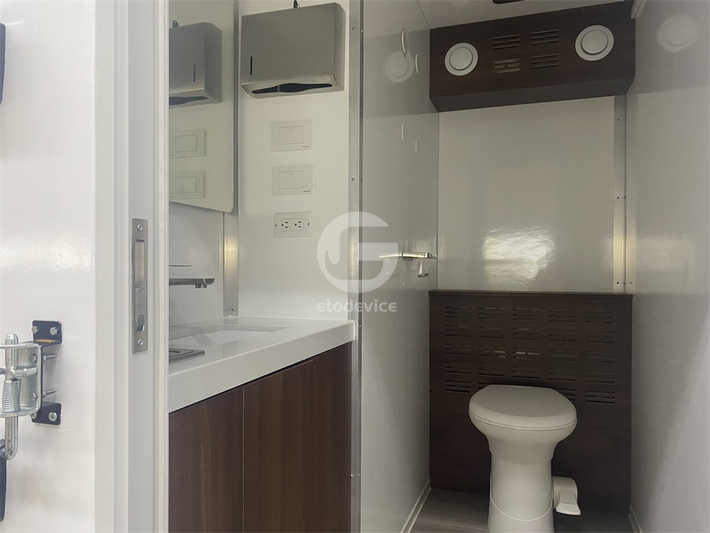 Outdoor Luxury Portable Mobile Toilet Trailer for Sale