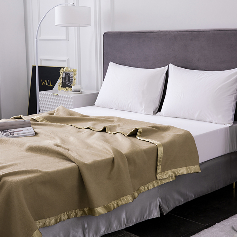 Hotel King Size Polyester Coral Fleece Soft Solid Winter Blankets