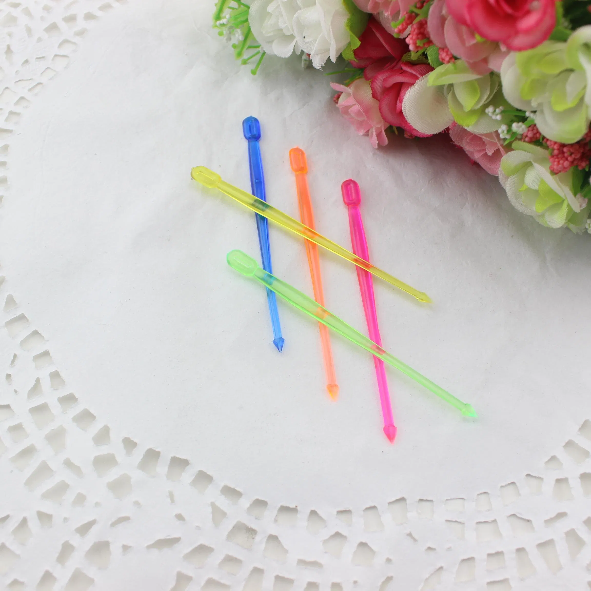 Vibrant Plastic Fruit Forks for Elegant Cake and Snack Serving