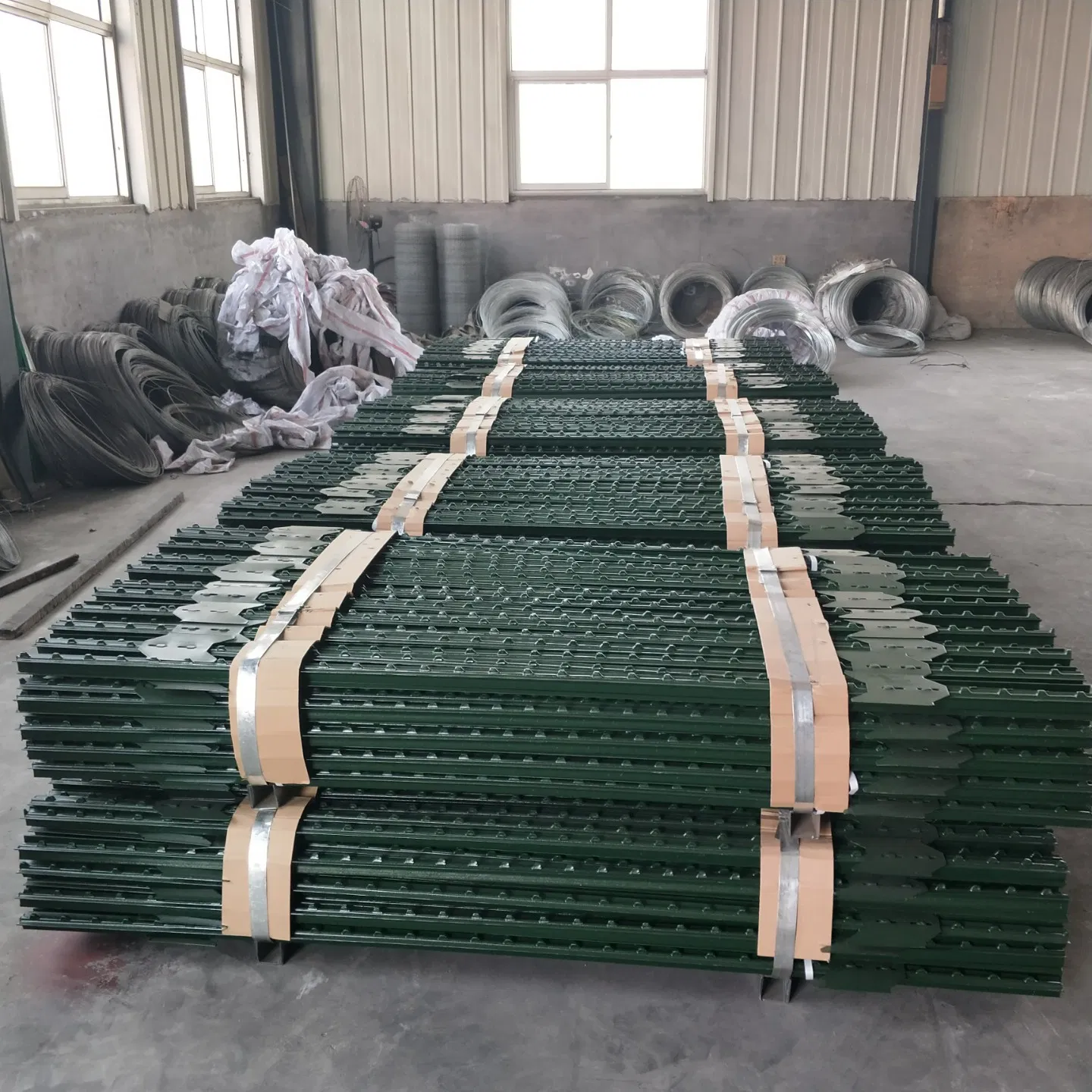 Farm 6 FT T Post Steel Studded T Post Metal T Farm Fence Posts for Sale