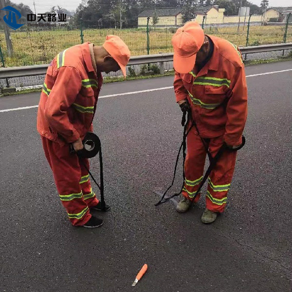 Self Adhesive Driveway Bituminous Tape Instant Asphalt Sealing Crack Sealing