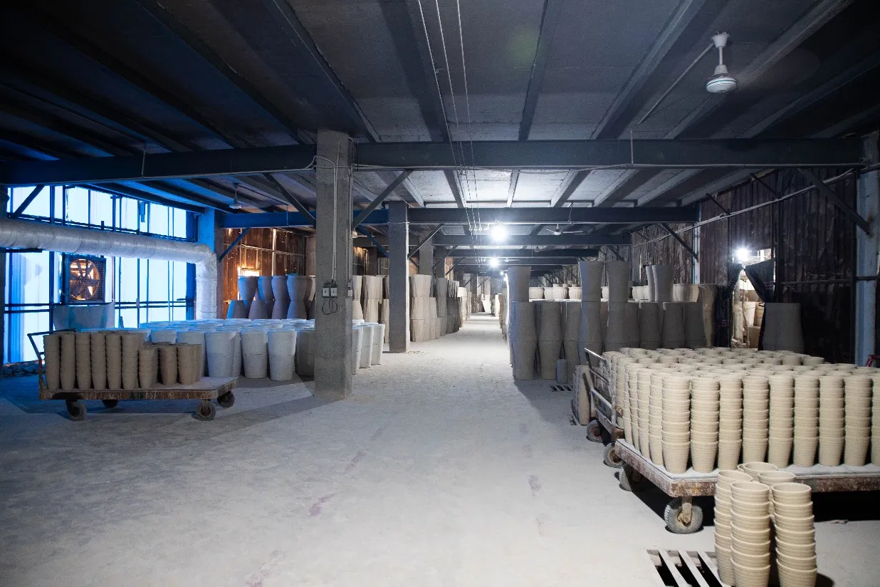 Wholesale Bulk Unique Design Garden Decorative Glazed Gradient Green Outdoor Ceramics Flowerpot