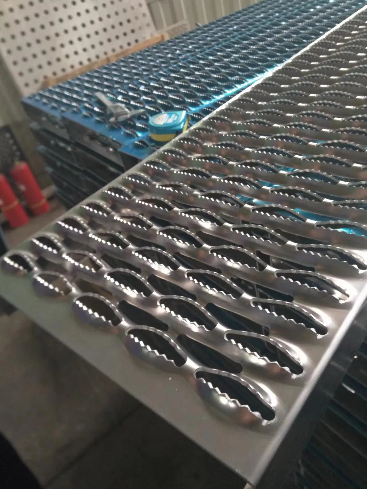 Tec-Sieve Grip Strut Grating/Safety Walkway Grating/Grating Stair Treads/Catwalk Grating