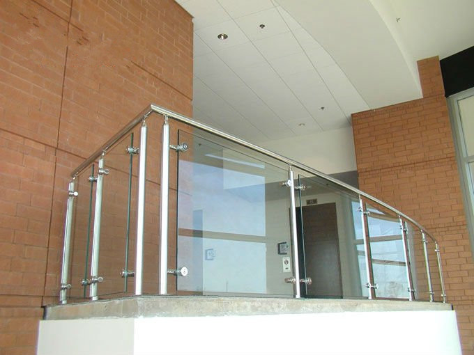 High Quality Manufacturer Stainless Steel Handrail Glass Balustrade for Staircase