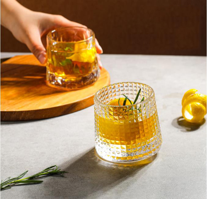 Whiskey Glass and Zinc Alloy Metal Skeleton Hand Whiskey Glasses