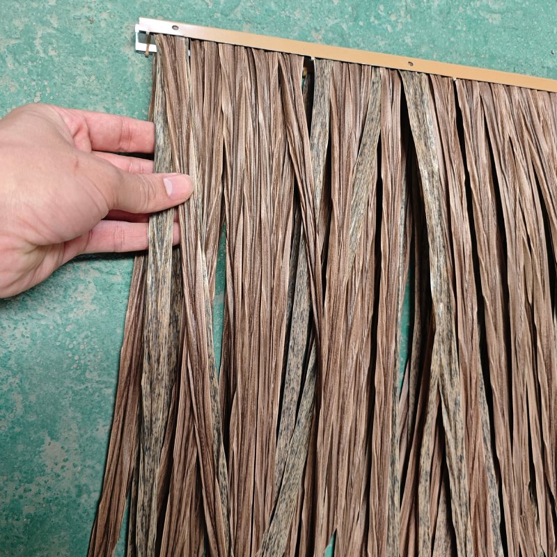 Palm Leaf Thatch Roofing for Garden Umbrella and Outdoor Bar Design