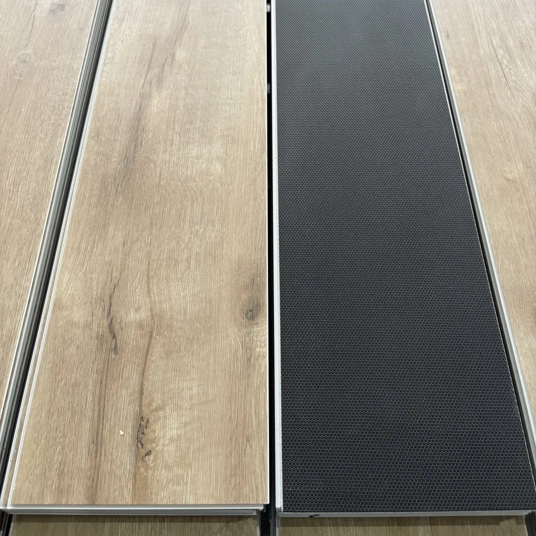 Бюджетная SPC-плитка 4мм с подложкой, 0.3мм защитный слой