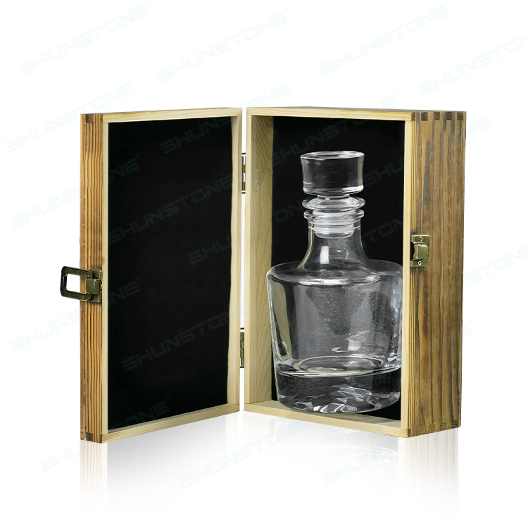 Heavy Base Whiskey Crystal Drinking Glassware Embossed Mountain Whiskey Decanter with Wooden Box Set for Men