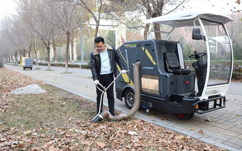 Electric Driving Leaf Collection Vehicle BY-T5