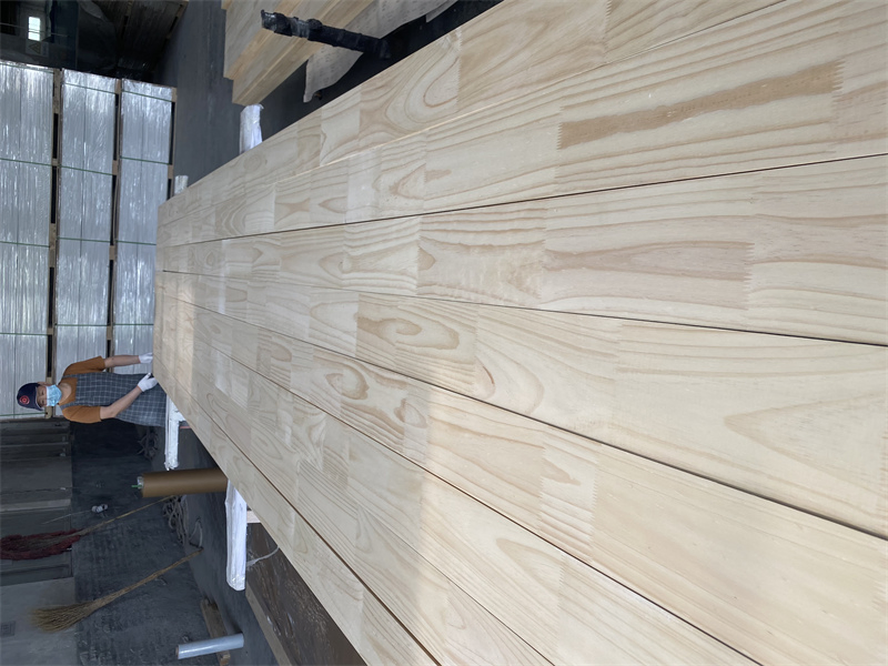 Solid Wood of High Quality Wholesale Radiation Pine Board Durable and Beautiful