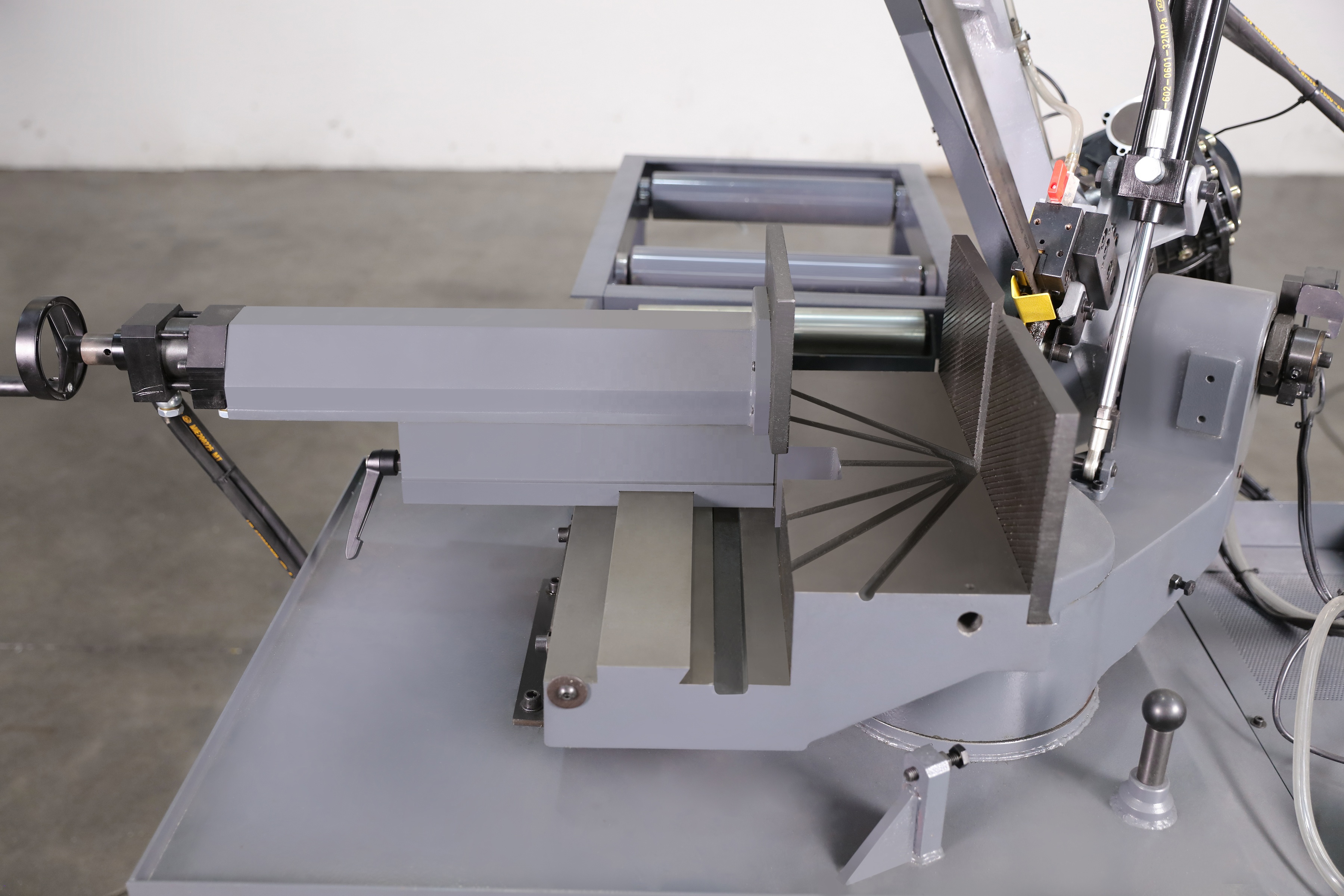 Станок ленточнопильный по нержавейке H-30/38S