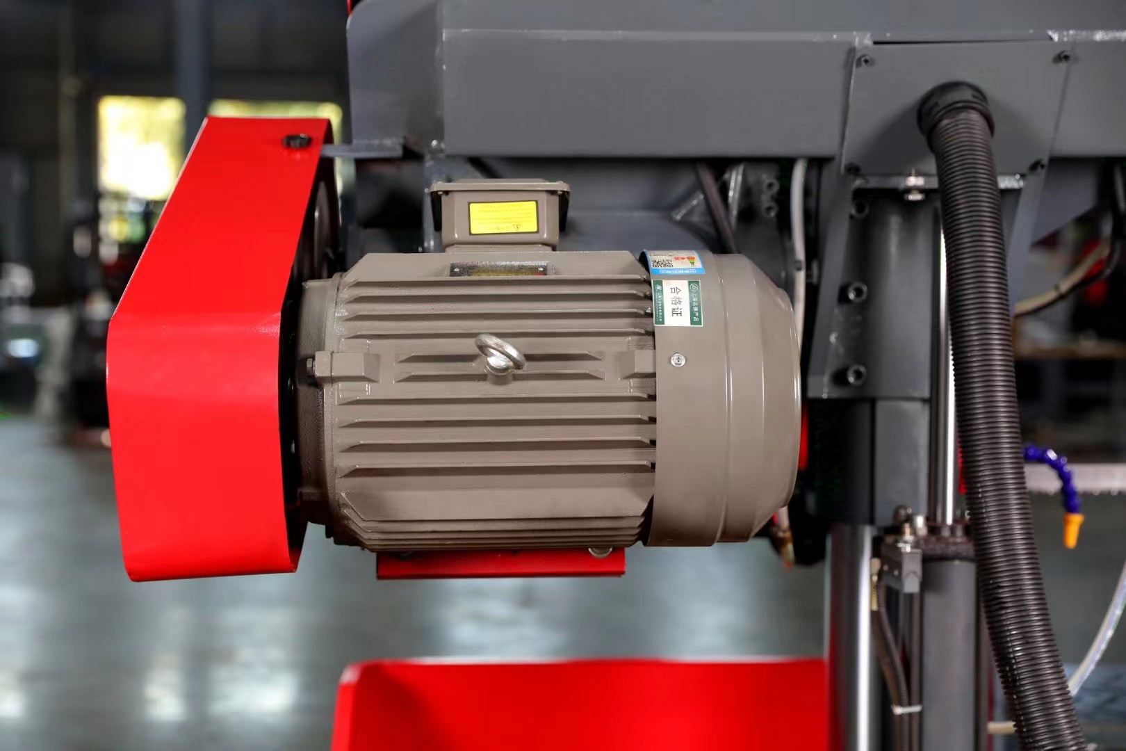 Ленточная пила по дереву для деревообработки с ручным натяжением