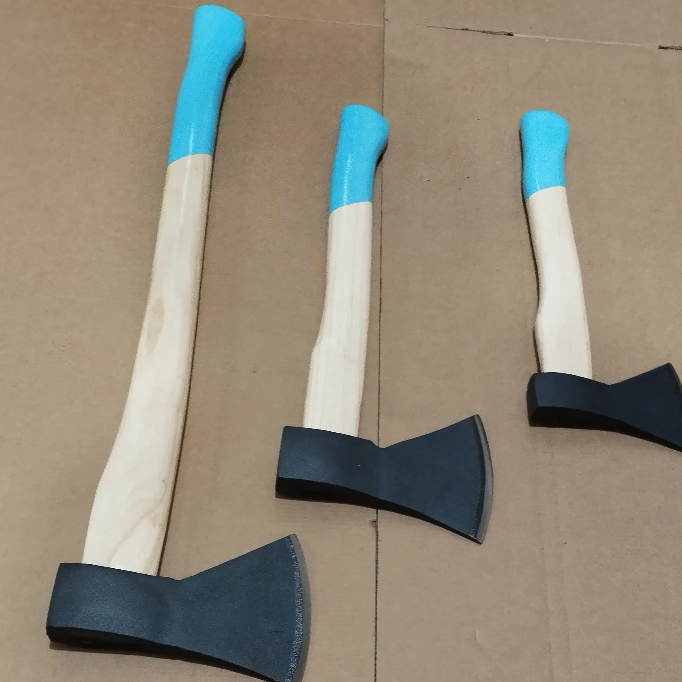 Versatile 613 Multi-Purpose Axe, Perfect for Felling Trees, Splitting Firewood, Camping and General Farm Work