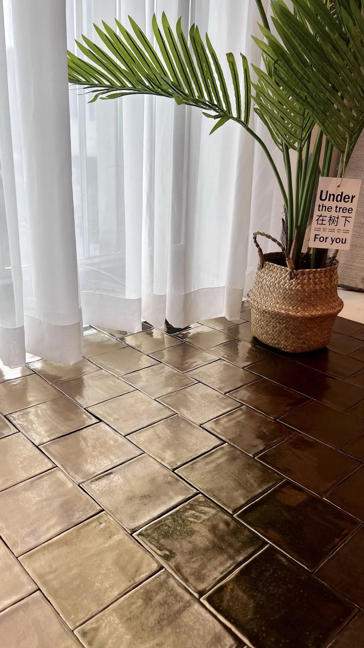 Popular Design Glossy Gold Glazed Subway Tiles Bathroom Wall Tiles for Home Decoration Beautiful Decorative