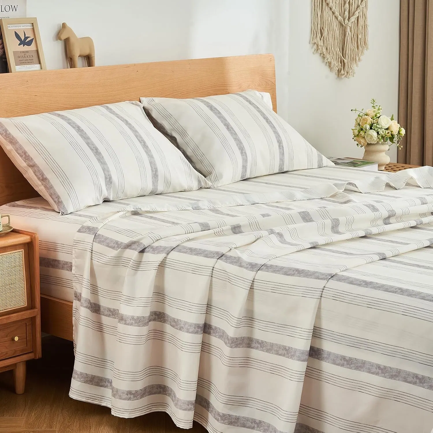 Microfiber Super Soft Queen Size Bed Sheet Set Cooling Sheets Luxury Hotel Style Home Decor Gift for Women Men