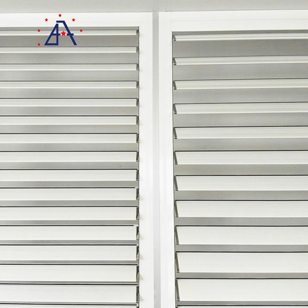 China Simple Style Adjustable Aluminum Plantation Shutters