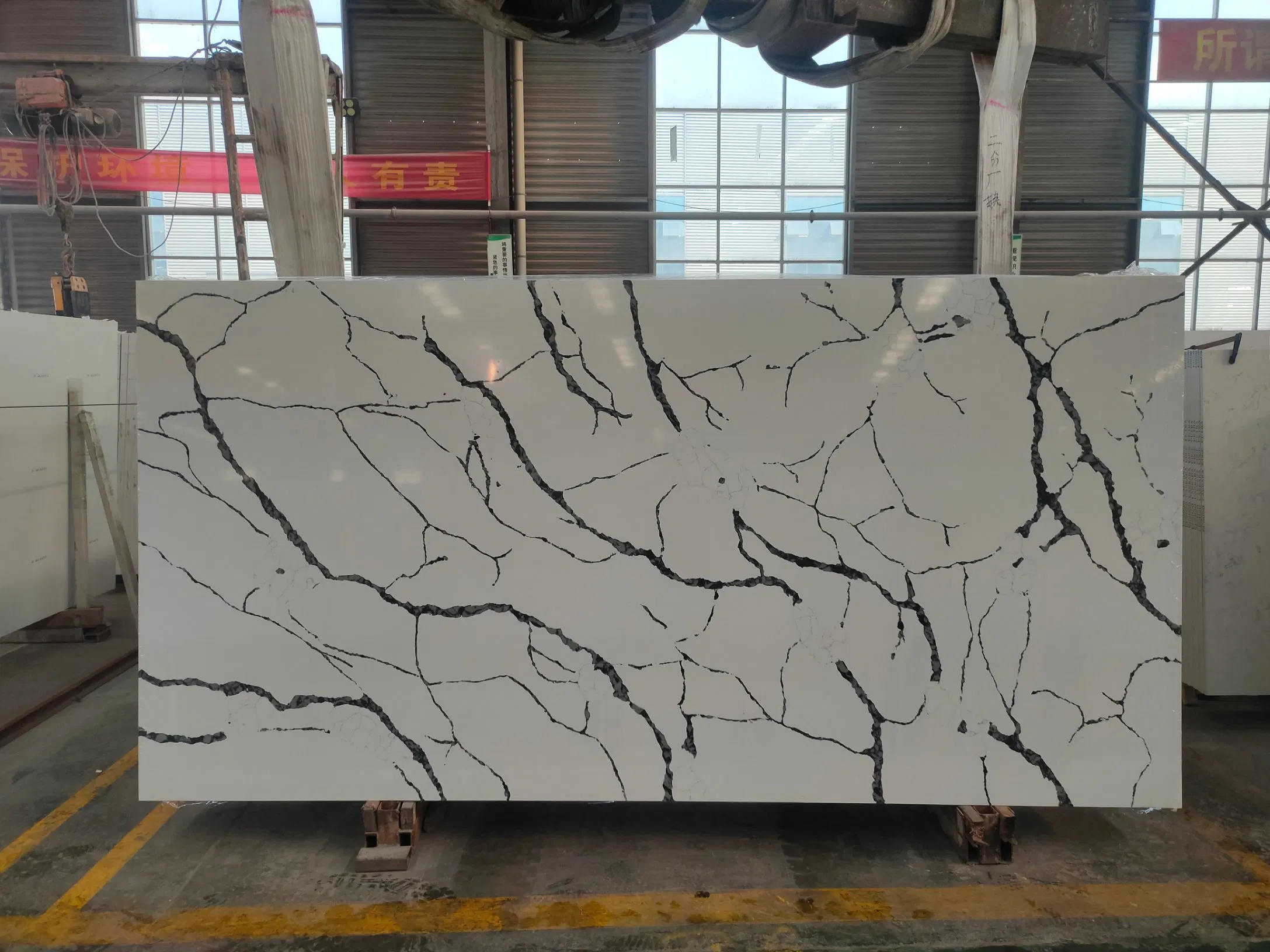Hot Sale Calacatta Quartz New Design Quality Tabletop Artificial Slab White Calacatta Quartz