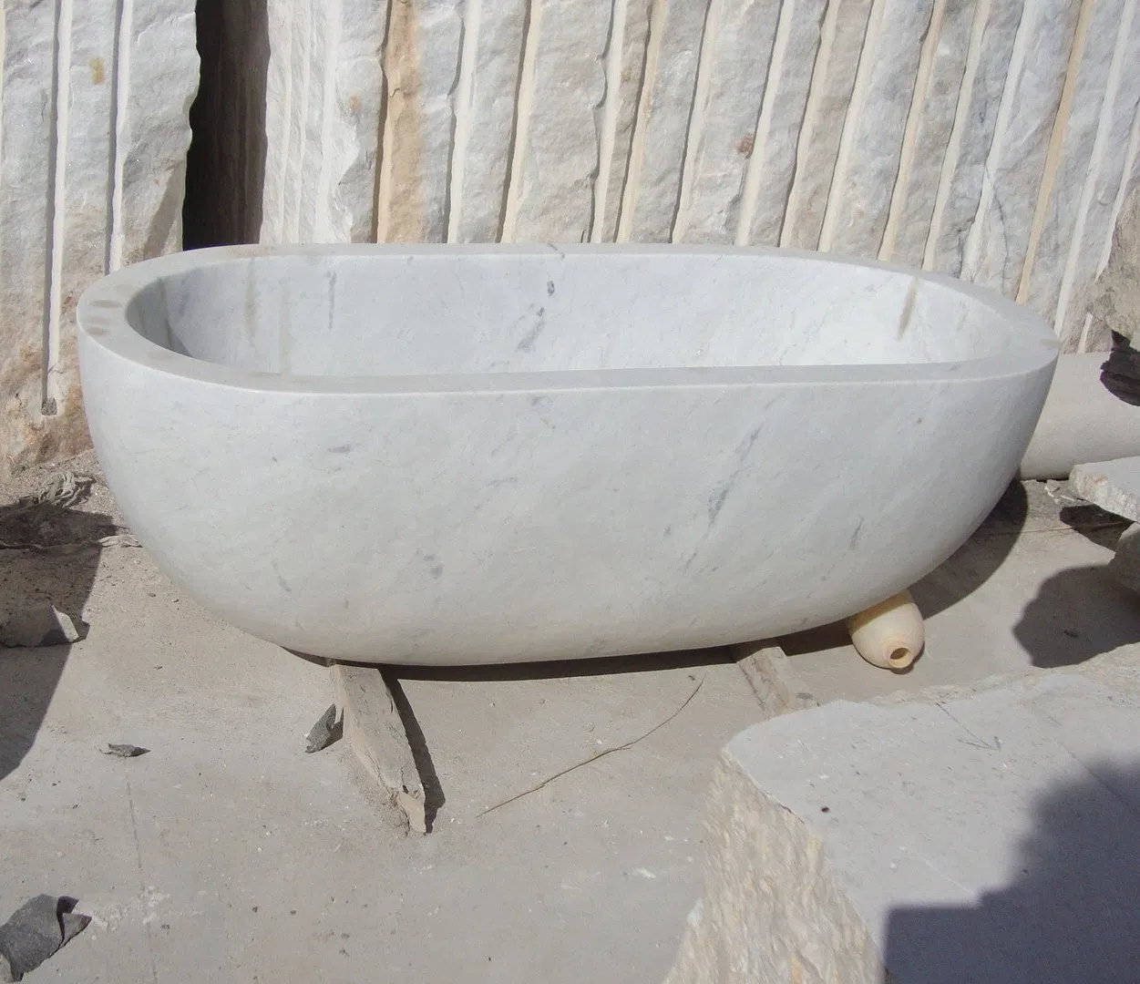 Outdoor Bathroom Hotel Home Decoration Custom White Natural Stone Hand Carving and Sculptures Freestanding Ellipse Bath Tub Marble Stone Oval Bathtub for Two