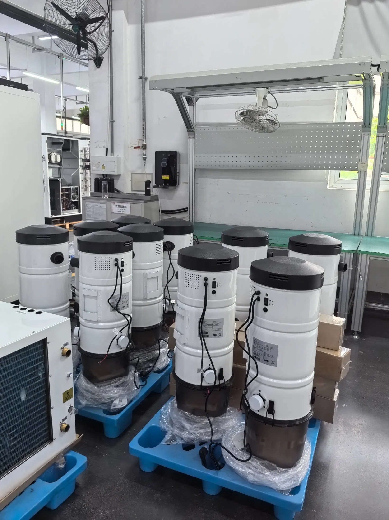 Durable White Vacuum Cleaner for Efficient Operation and Long-Lasting Use