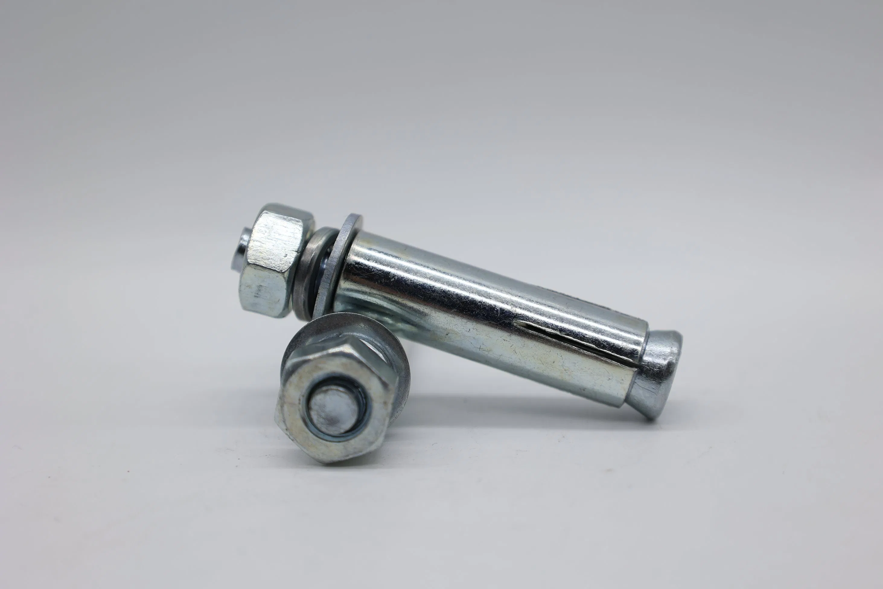 Анкерный болт для строительства и машиностроения