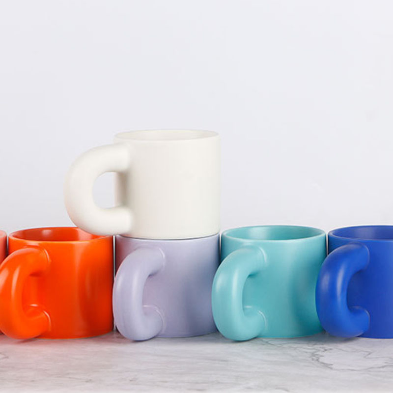 Керамическая кружка с ручкой-чашкой и большими ушками