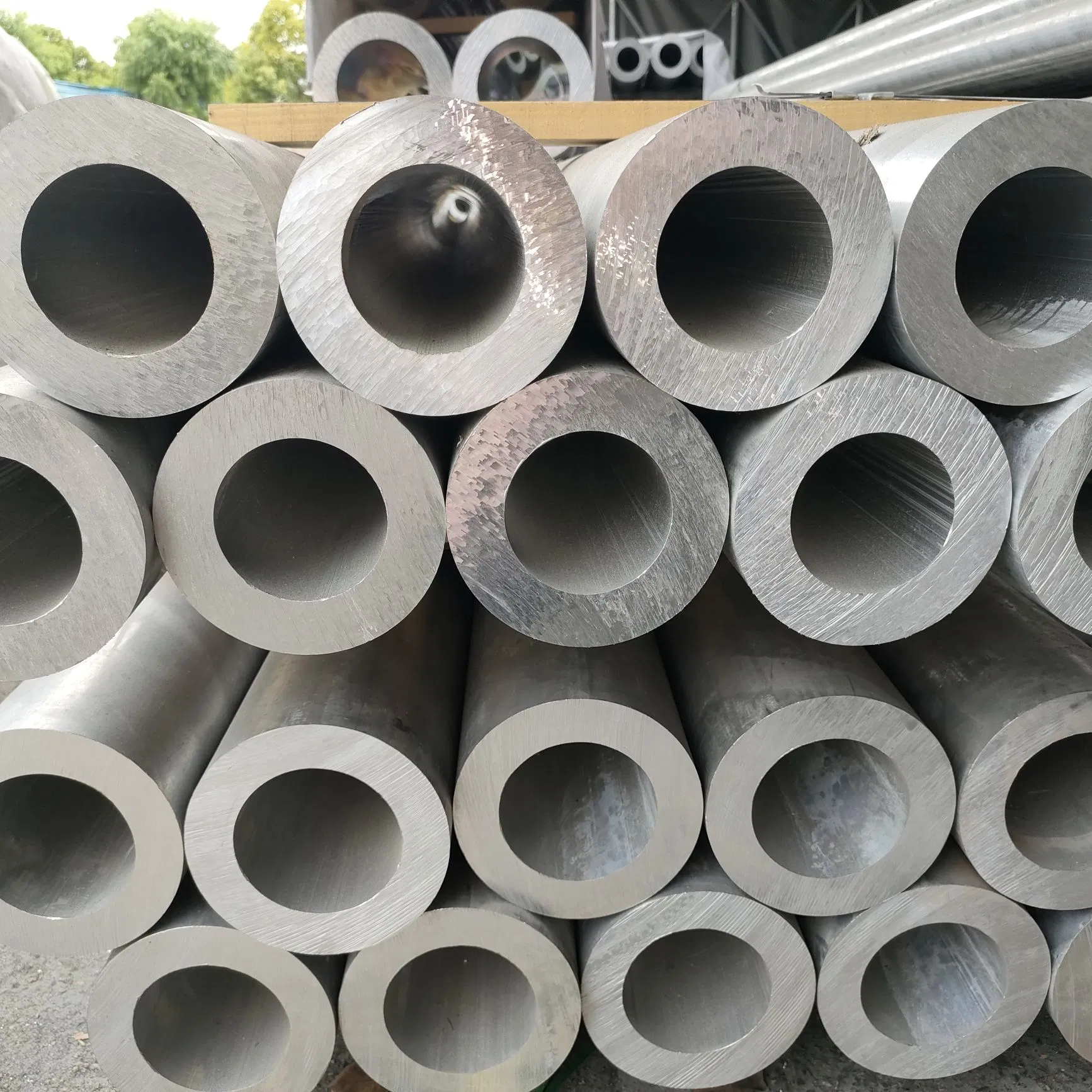 Premium China Extruded Alloy Round Hollow Mill Finish