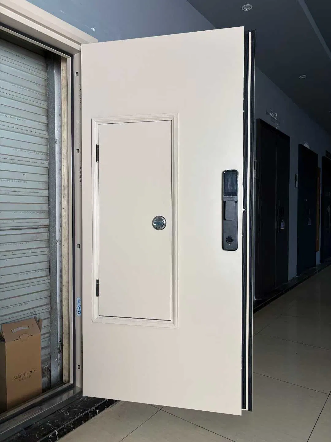 Стальная раздвижная дверь-ворота с алюминиевым каркасом