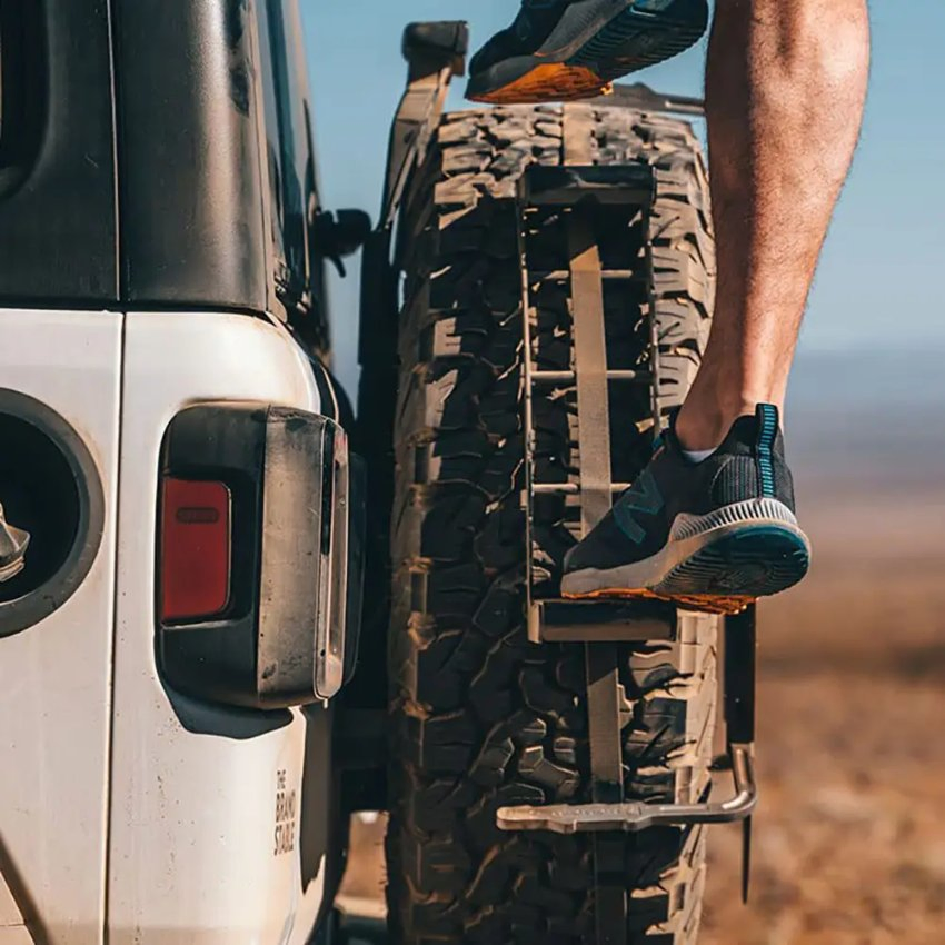 Стальная подставка-лестница для замены шин SUV