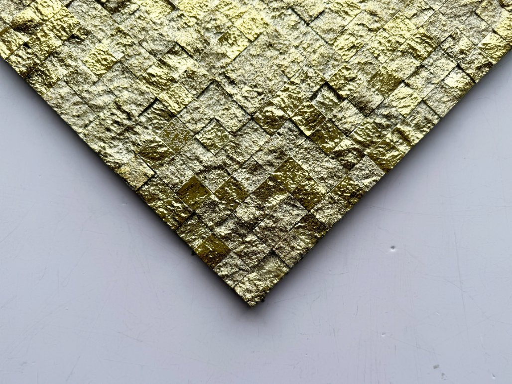 Мозаика из жёлтого лавового камня золотого цвета