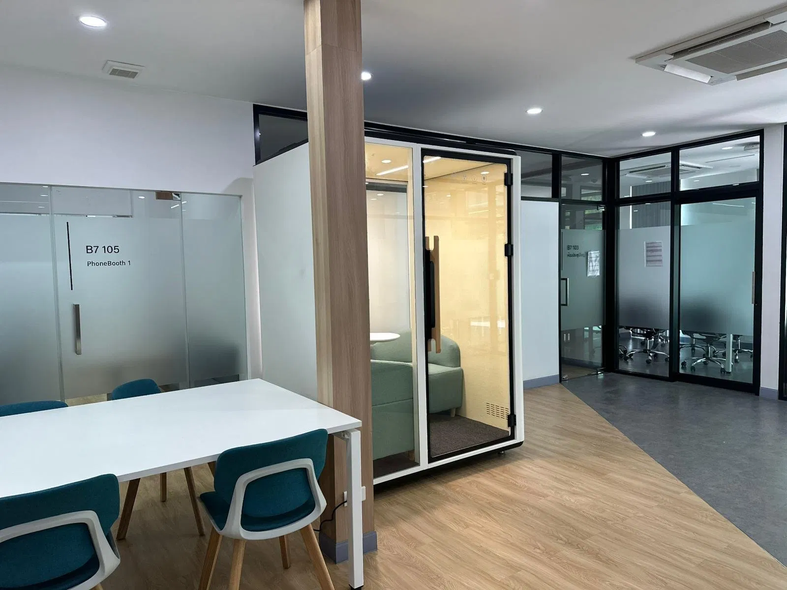 OEM Customized Acoustic Booth Soundproof Cabin for Projects