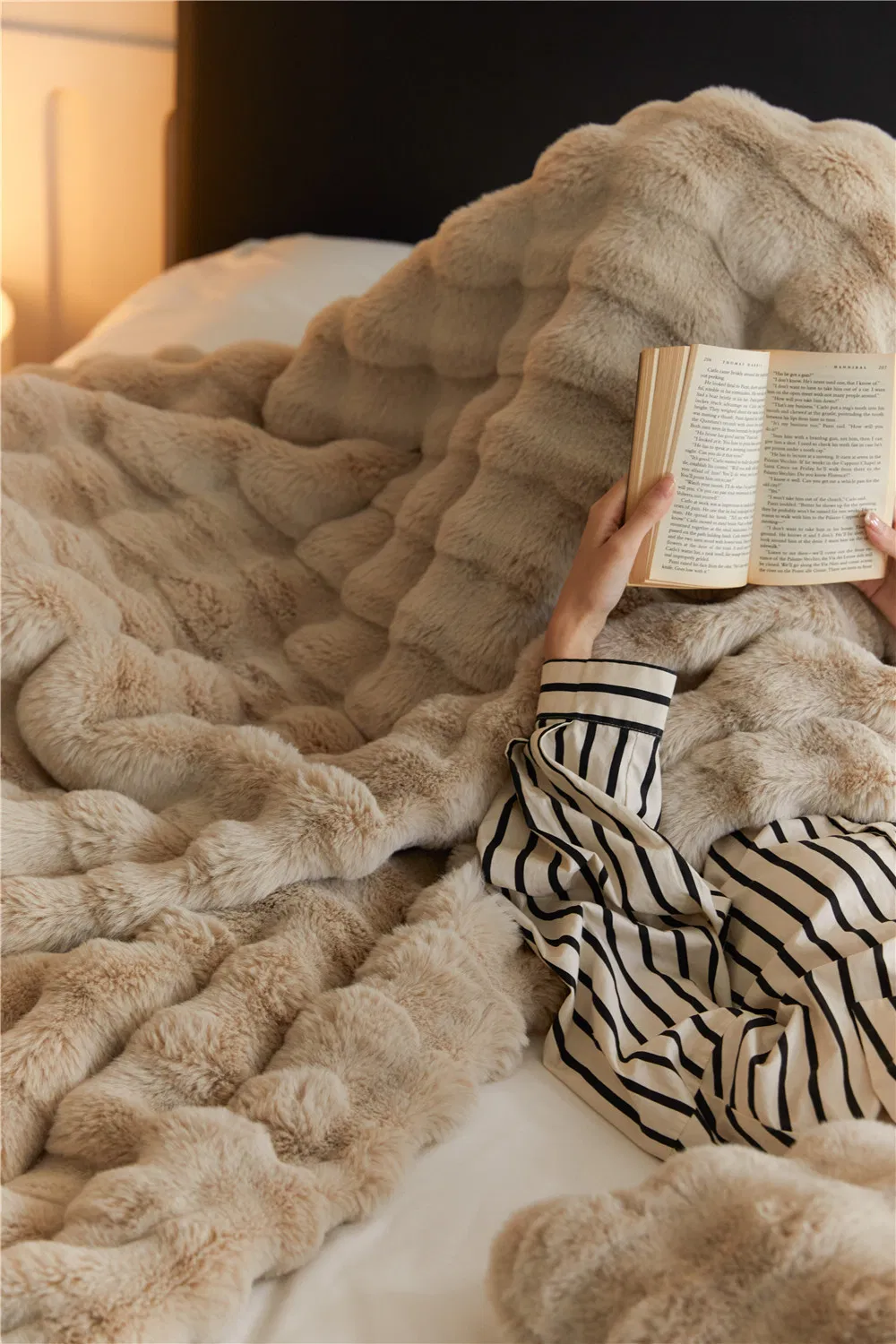 Comfortable and Warm Customizable Cotton Blanket