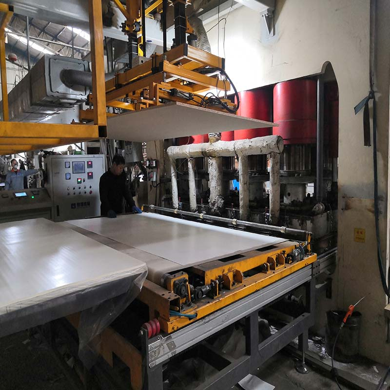 4 X 8 Inches 6mm Thickness New Typle Middle Density Fibler Melamine Paper MDF for Decoration