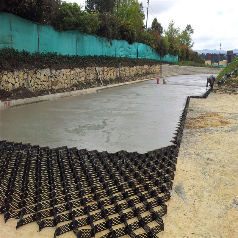 Textured with Holes HDPE Geocell Ground Grid Paver for Road Foundation Slope Protection Parking Lot Driveway Retaining Wall Road Construction Gravel Stabilizer