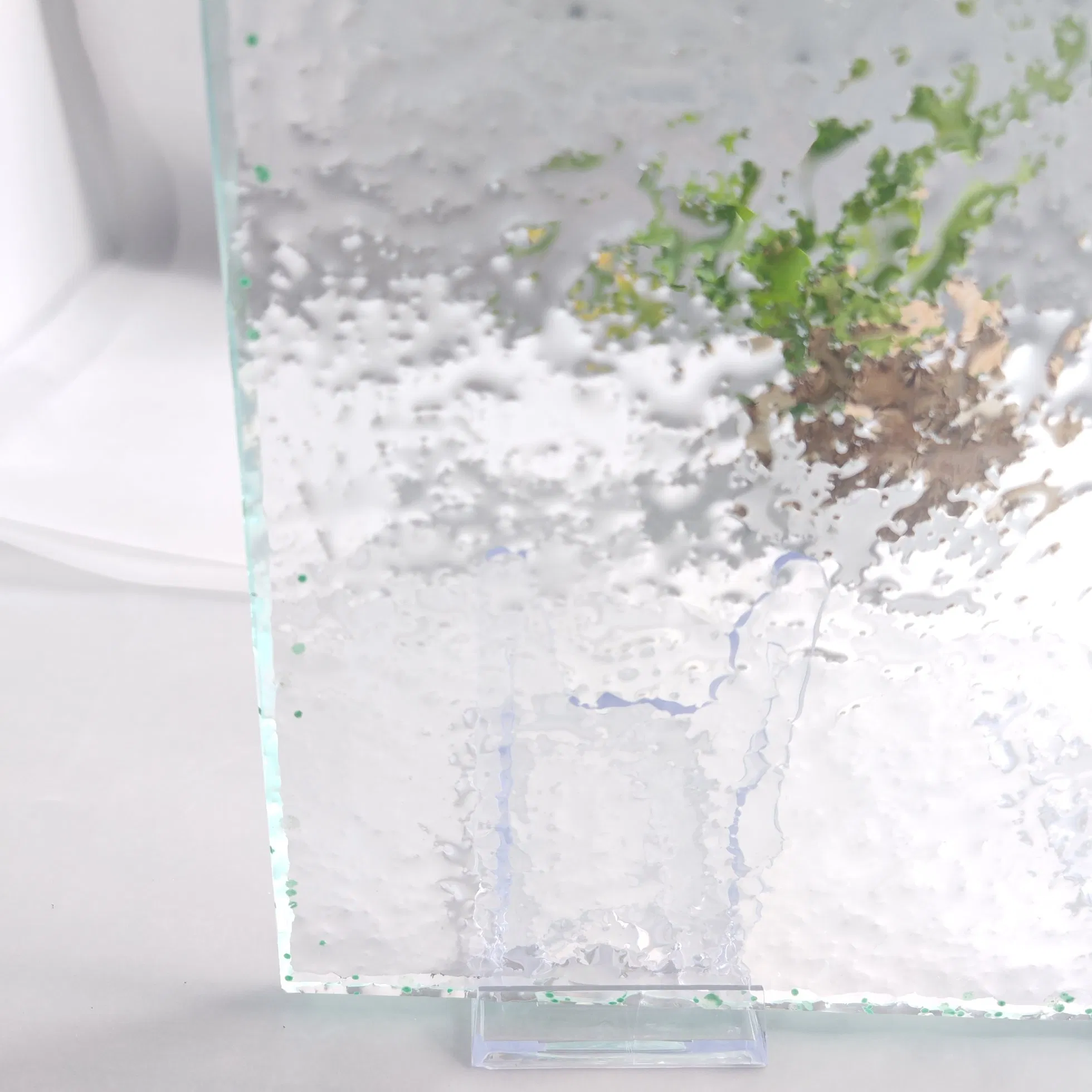 Ultra-White Clean Patterned Tempered Fused Glass for Spatial Decoration Artistic Partitions