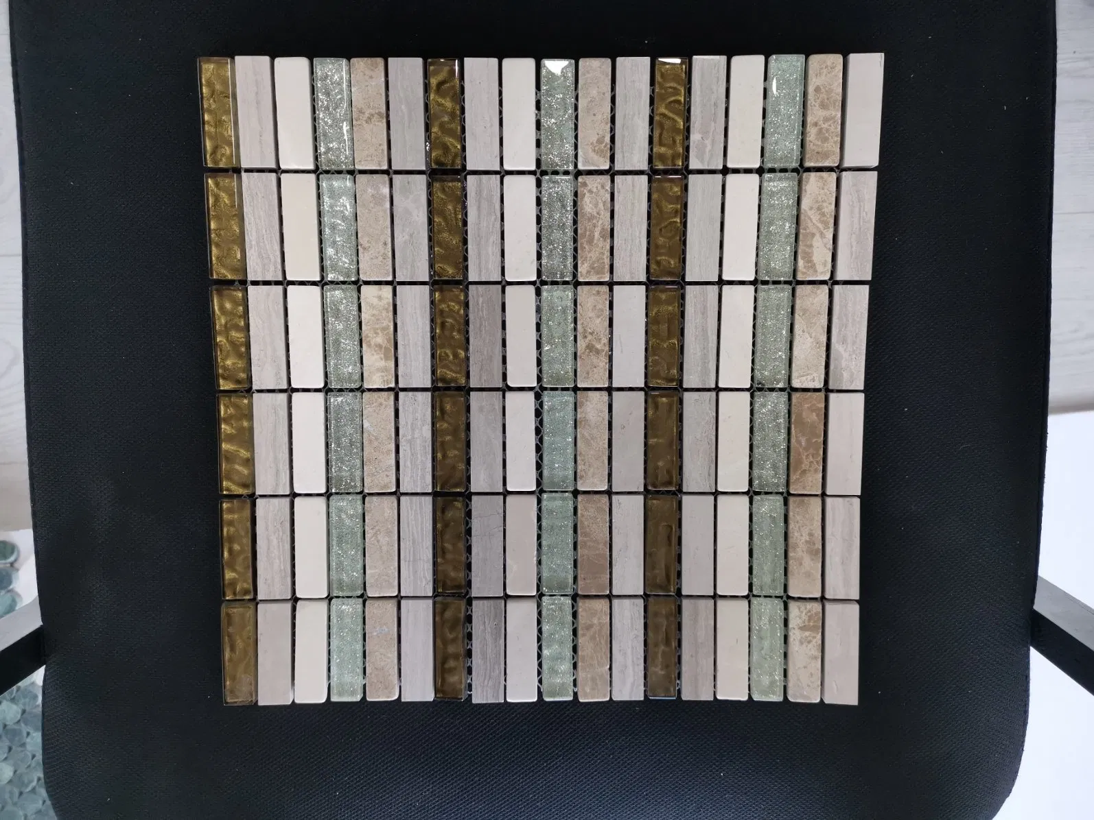 Мозаика из стекла и мрамора Linear Strips для стен и пола