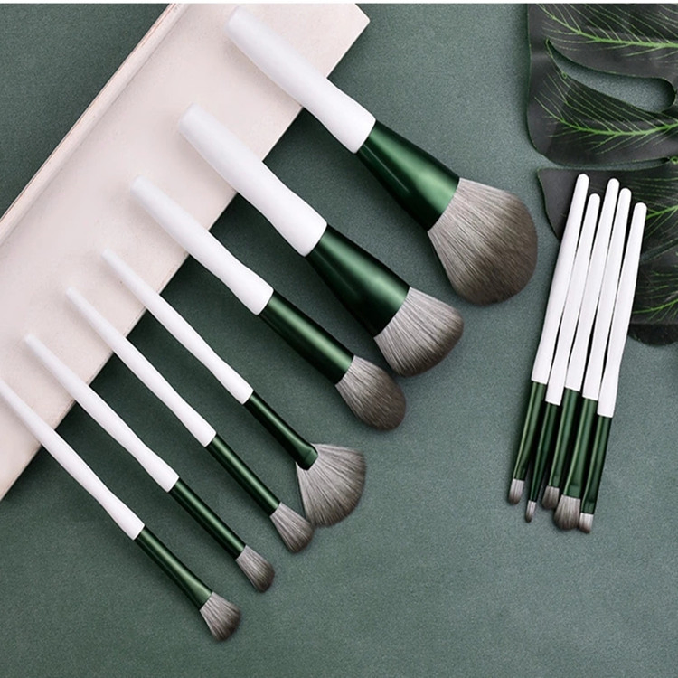 Factory Wholesales 12PCS Personalized Synthetic Hair Wooden Handle Makeup Brush Set