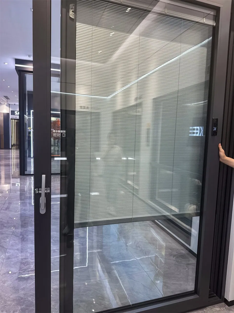 Innovative Design System Automatic Smart Remote Controlled Electric Glass Window