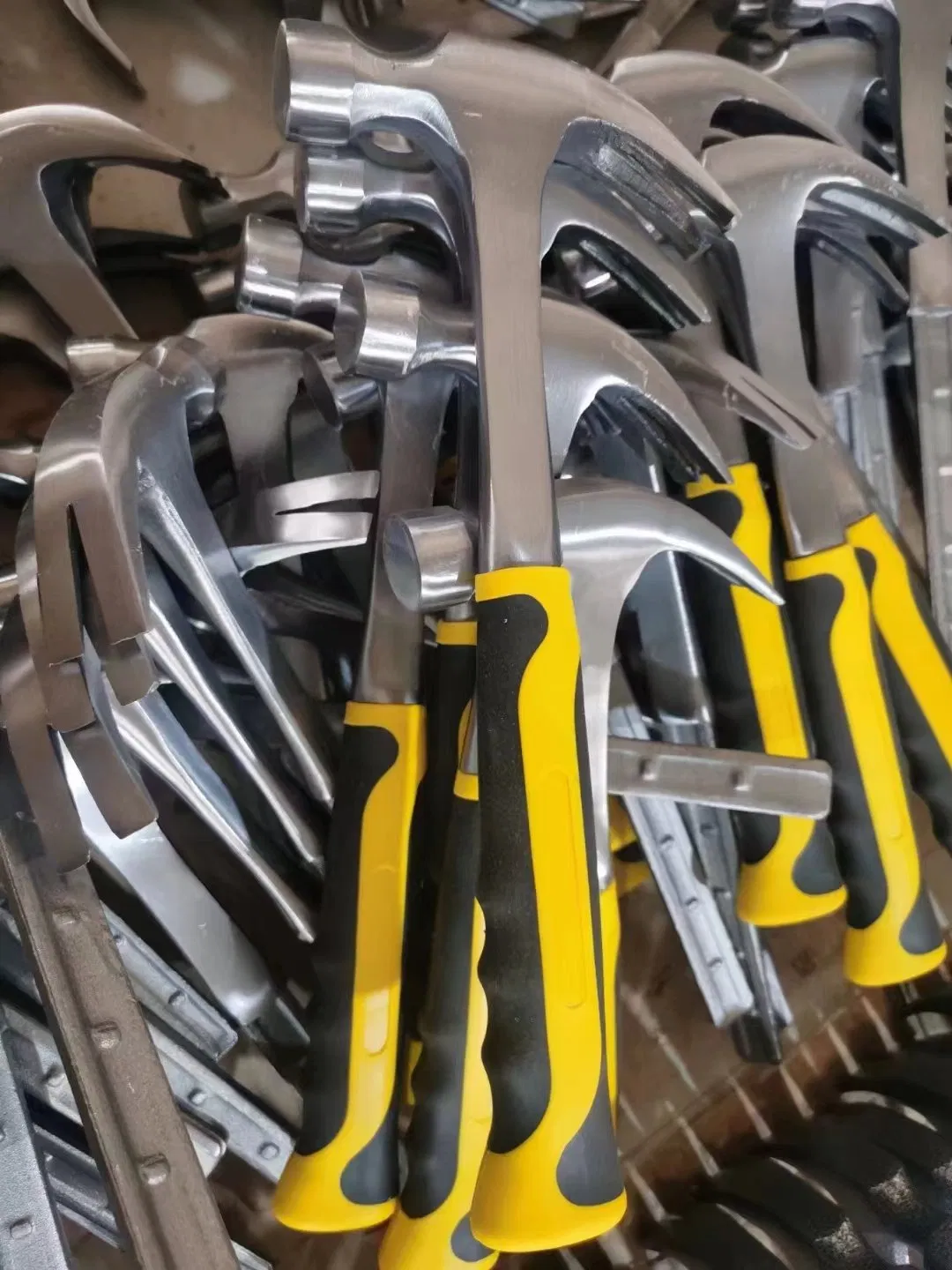 Молоток для гвоздей с магнитным направляющим