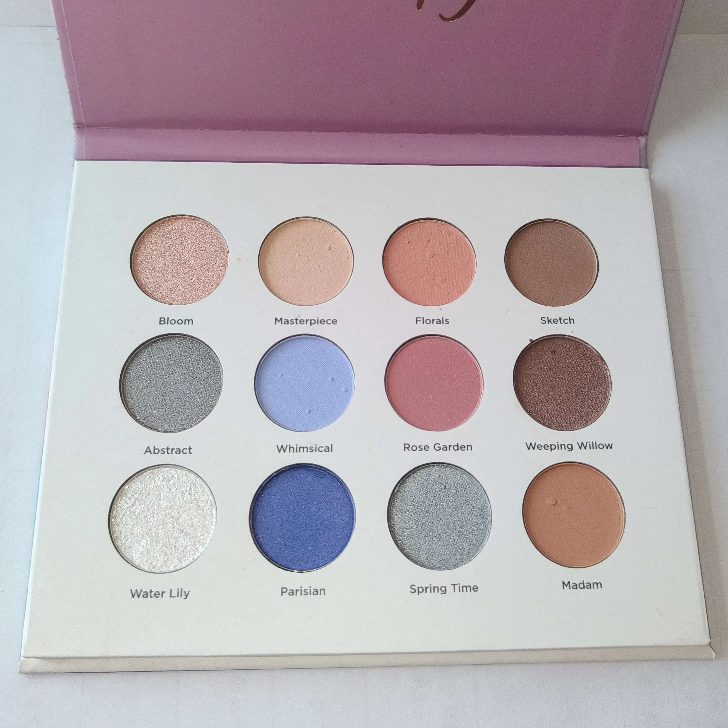 Vibrant and Versatile Eyeshadow Palette for Stunning Styles