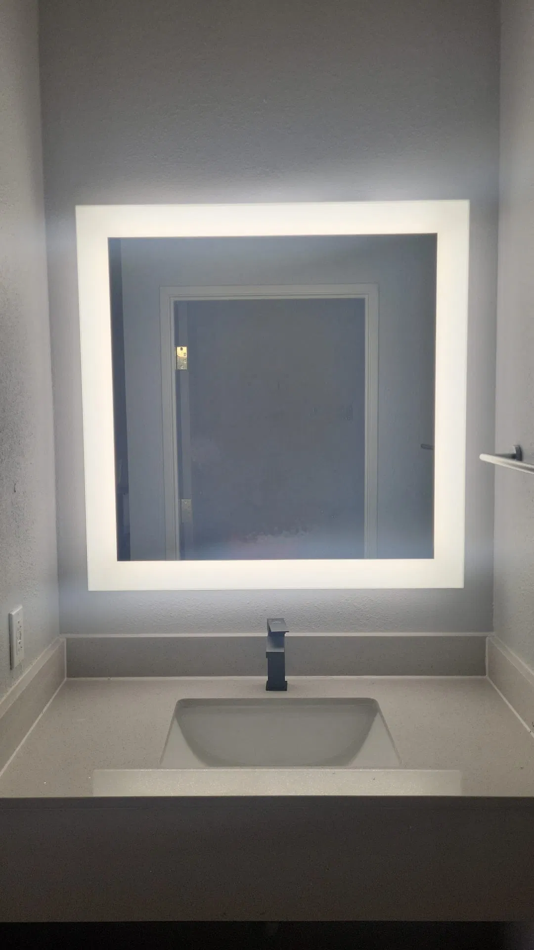 LED Mirror for Apartment Hotel Project Bathroom Hotel Bathroom Mirror Lights Anti-Fog Waterproof Front Lit Optional Size