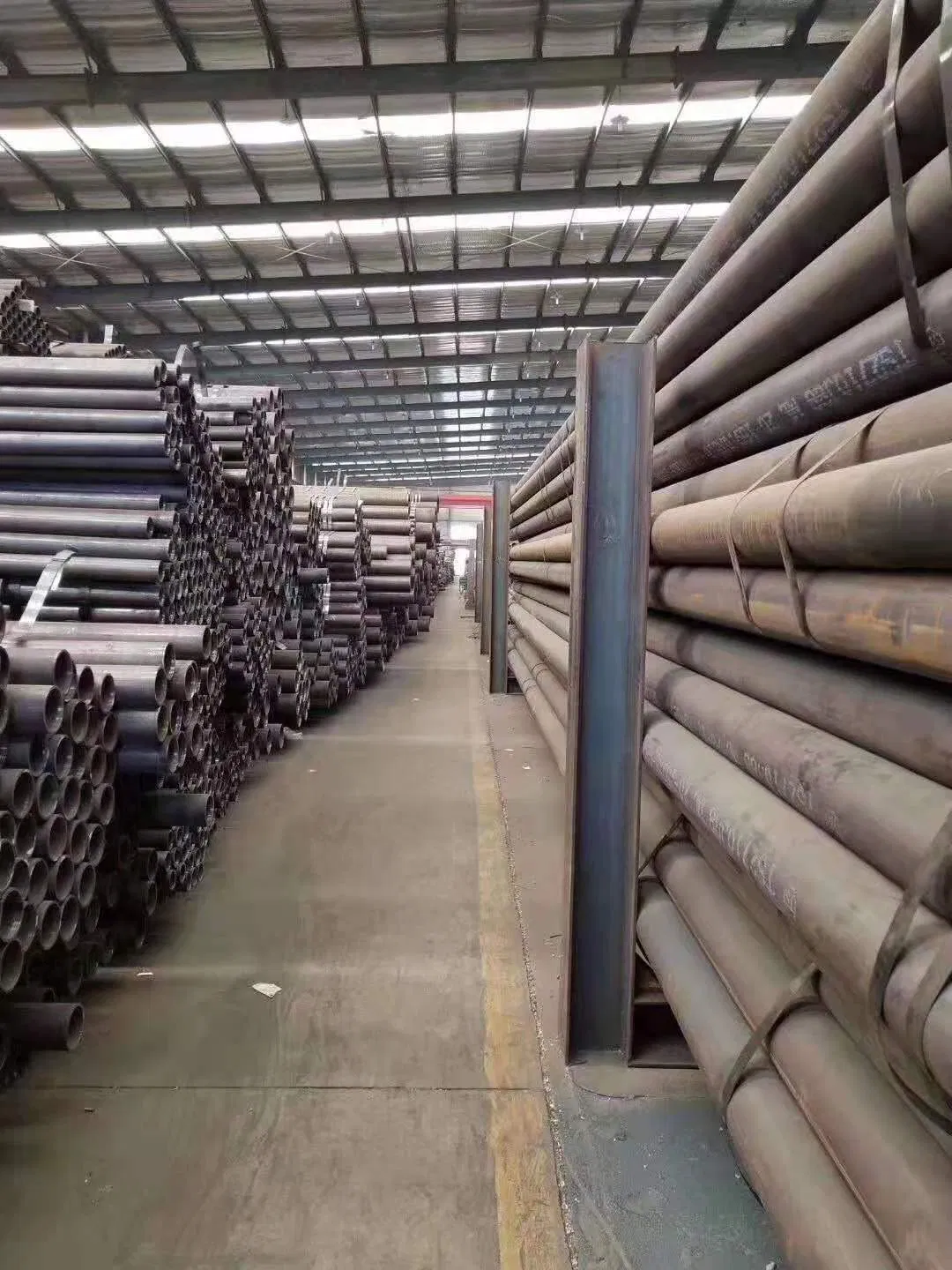 Seamless / Welded Steel Pipe of Various Sizes